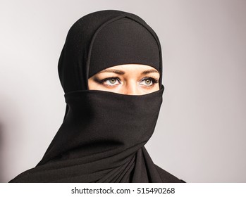 Young Woman Wearing Niqab On Background Stock Photo 515490268 ...