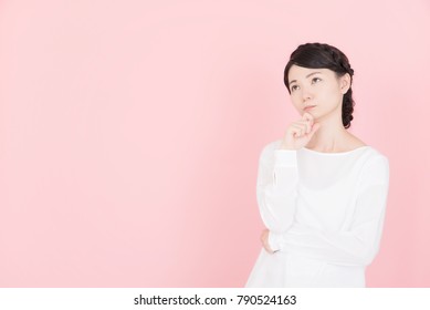 悩む女性 日本人 Hd Stock Images Shutterstock