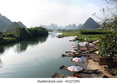 Yulong River Near Yangshuo Guangxi Province Stock Photo 41127295 ...