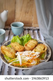 Yummie Tofu Egg Roll With Fresh Vegetables Salad