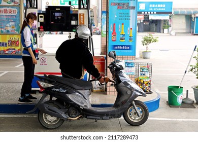  Yunlin County, Taiwan - Jan 5th,2022:  Fuel Dispenser Pumping Gas At A Gas Station Scooter