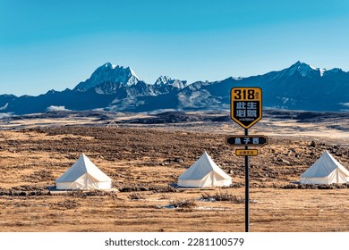 yuzixi camping platform,White tent, BBQ outdoors,Aba Tibetan Autonomous Prefecture,Sichuan,China(Translation: G318 road trip, yuzixi, Kangding station)