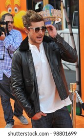 Zac Efron At The World Premiere Of His New Animated Movie 