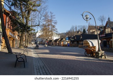 Zakopane, Poland - April 10, 2020: A Depopulated Street Called Krupówki During The Covid-19 Pandemic In The City Of Zakopane.

