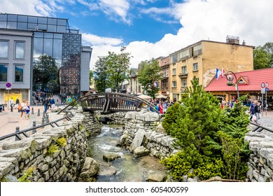 ZAKOPANE, POLAND - AUGUST 17, 2016: Touristic Season In Zakopane, City Center, Promenade With People, Tourist Mountain Resort