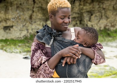 Zanzibar Tanzania September 13 2022 Year  Zanzibar Woman With A Child In Her Arms