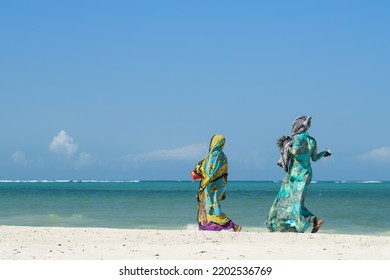 Zanzibar Tanzania September 15 2022 Year Zanzibar Woman On The White Beach