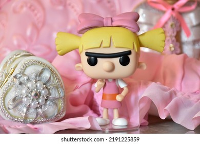 Zaporizhzhia, Ukraine - August 17, 2022: Funko Pop Vinyl Action Figure Of Helga Pataki From Nickelodeon Cartoon Hey Arnold. Pink Girl's Bedroom, Ruffles, Heart-shaped Jewelry Box, Cute Handmade Toy. 