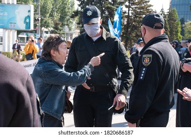 Zaporizhzhia, Ukraine – September 20, 2020: Police Officers And Old Woman Protesting Against LGBT Pride March In Zaporizhzhia