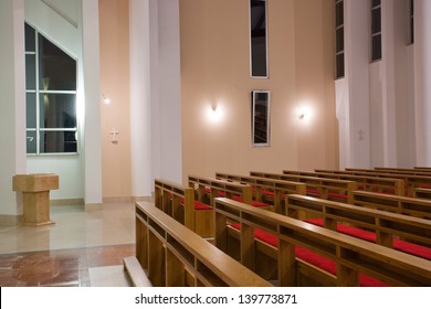 Bilder Stockfoton Och Vektorer Med Modern Church Interior