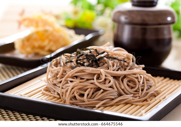 ざるそばに天ぷら 和食 の写真素材 今すぐ編集