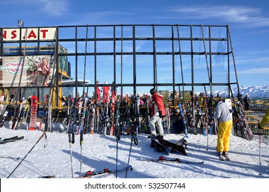 ZELL AM SEE, AUSTRIA - MARCH 6, 2012: Apres Ski, Skiers Enjoying A Party After A Day Of Skiing In Zell Am See Ski Resort In Austria