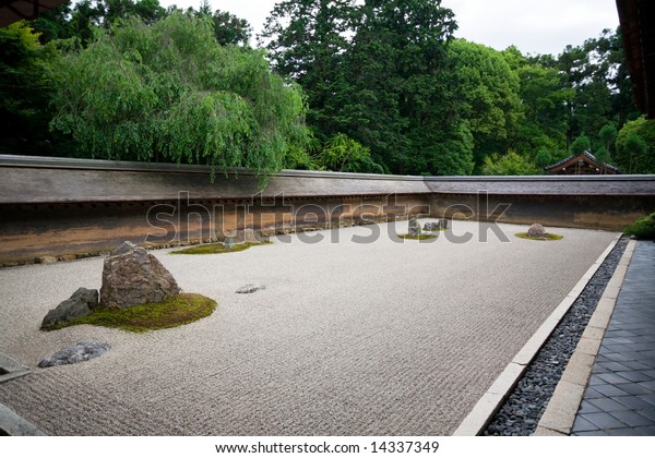 Ein Zen Felsgarten Im Ryoanji Tempel In Einem Stockfoto Jetzt