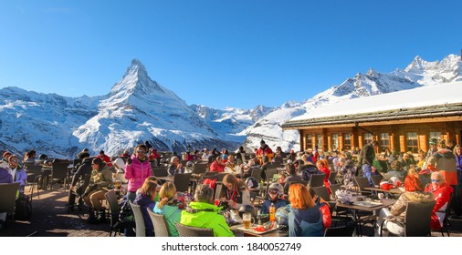 Zermatt, Switzerland - December 7 2019: Ski Restaurant In Zermatt, Switzerland. The Matterhorn In The Background. Crowded Outdoor Restaurant.