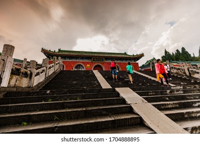 Zhangjiajie, Hunan, China - Agust 30, 2018 - Tianmenshan Temple On The Top Of Tianmen Mountain 