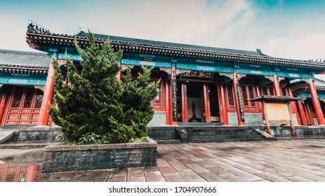 Zhangjiajie, Hunan, China - Agust 30, 2018 - Tianmenshan Temple On The Top Of Tianmen Mountain 