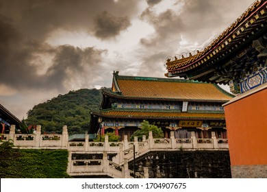 Zhangjiajie, Hunan, China - Agust 30, 2018 - Tianmenshan Temple On The Top Of Tianmen Mountain 