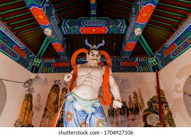 Zhangjiajie, Hunan, China - Agust 30, 2018 - Statue Inside Tianmenshan Temple On The Top Of Tianmen Mountain 