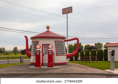 Zillah, WA, USA - July 11th, 2020: Cute Historical Site, Teapot Dome Gas Station. Now There Is The Gift Store Inside