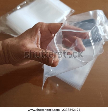 Zip lock bags, good quality, sticky, thick, tightly closed, zip lock bags, open by hand.