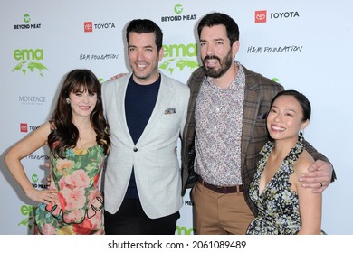 Zooey Deschanel, Jonathan Scott, Drew Scott And Linda Phan At The Environmental Media Association (EMA) Awards Gala Held At The GEARBOX LA In Los Angeles, USA On October 16, 2021.