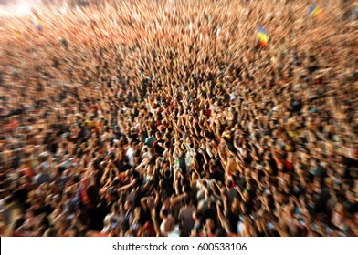 Zoom in effect on a blurred crowd partying at a music festival