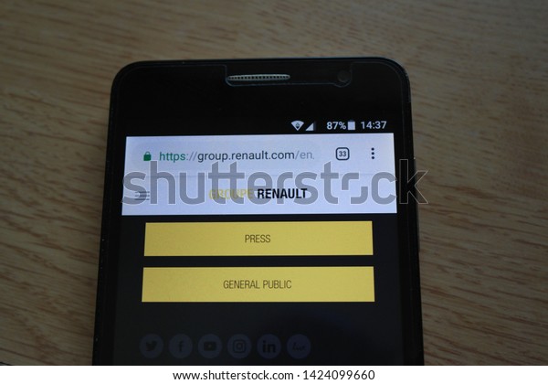 Zrenjanin,\
Serbia - June 13th, 2019: Official website of Groupe Renault\
displayed on a smartphone. This is a French multinational\
automobile manufacturer established in\
1899.