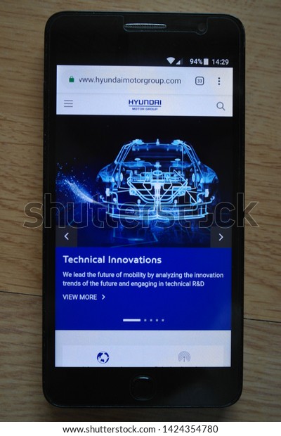Zrenjanin, Serbia - June 13th, 2019: Official\
website of the Hyundai Motor Group displayed on a smartphone. This\
is a South Korean multinational conglomerate headquartered in\
Seoul, South Korea