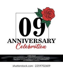 09º aniversario celebración logo diseño vectorial con flor rosa roja con fuente de color negro sobre fondo blanco abstracto  