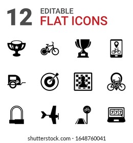 12 íconos cargados de deporte aislados en fondo blanco. Iconos con premios, bicicletas compartidas, recompensas, remolque de mascotas, Target, Aplicación de alquiler de bicicletas, Pabellón de bicicletas, Aeromodeling, iconos de carriles de bicicletas.