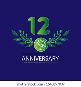 12 años de aniversario. Tarjeta de saludo decorativa floral para celebración