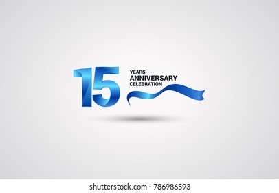 15 años celebración del aniversario logotipo coloreado con azul brillante, usando cinta y aislado en fondo blanco