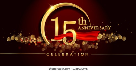 Logo del 15º aniversario con anillo dorado, confetti y cinta roja aislados en elegante fondo negro, brillo, diseño vectorial para tarjeta de felicitación y tarjeta de invitación