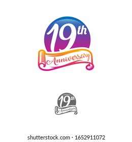 19-jährige Jubiläumslogo-Vorlage einzeln auf Weiß, Schwarz-Weiß-Stempel 19-Jährige Symbol mit Farbband