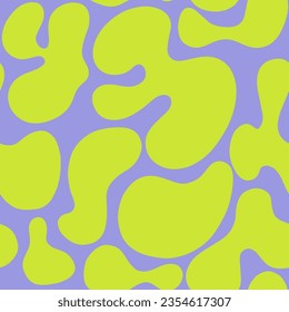 1970 psychedelic trippy y2k seamless pattern with groovy wave. Modern naive Retro 70s trendy background. Minimalist nursery neon print of psychedelic green curvy shapes on lavender backdrop.