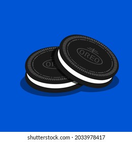 2 Oreo biscuits with vanilla flavor