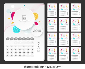 Conjunto de planificadores de 2019 de 12 meses, diseño de calendario de pared con lugar para su imagen.