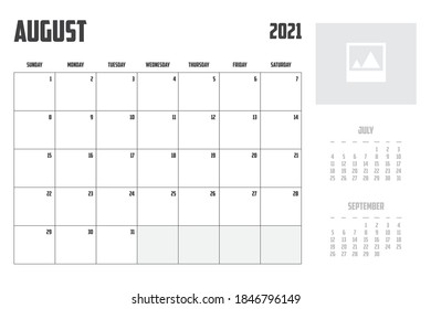 Calendario de 2021 aislado en un contexto Agosto