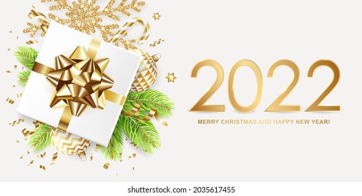 2022 Frohe Weihnachten und Frohes Neues Jahr Banner mit Geschenkbox, goldglänzende Schneeflocken, Bälle, Tannenbaum und Konfetti auf weißem Hintergrund. Vektorgrafik.
