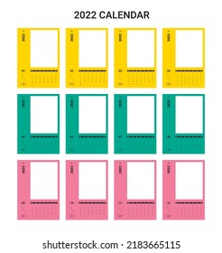 Ilustración de plantilla de diseño de calendario de 2022 años de duración establecida en un estilo colorido.