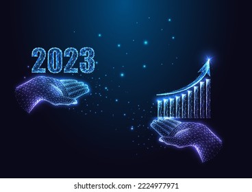 2023 Unternehmensplanung, Anlageziele mit Händen mit 2023 Stellen und Wachstumstabelle in futuristischer, schwach-polygonaler Form auf blauem Hintergrund. Moderne abstrakte Design, Vektorgrafik