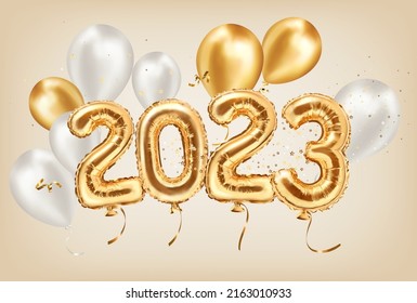 La decoración dorada de 2023 está en un entorno beige. Feliz año nuevo 2023. Globos de oro y plata numeral 2023 con brillo de oro confetti e ilustración realista 3d vectorial.