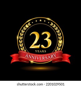 Diseño de plantilla de 23 años de aniversario, con anillo brillante y cinta roja, corona laurel aislada en fondo negro, vector logo