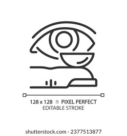 2D Pixel perfekt bearbeitbare schwarze Kontaktlinse Symbol, einzelne einfache Vektorgrafik, dünne Linie Abbildung, die Augenpflege darstellt.