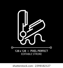 Icono blanco de alisador de pelo de píxel 2D perfecto editable, vector aislado, peinado delgado línea simple ilustración.