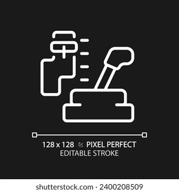 Icono de caja de engranajes de coche blanco, vector aislado, ilustración simple de línea delgada que representa el servicio y reparación del coche.
