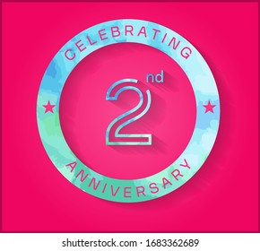 Celebración del 2do aniversario. Logo del aniversario con anillo y tonos azules aislados en fondo rosa, diseño vectorial para celebración, tarjeta de invitación y tarjeta de saludo