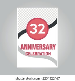 
Tarjeta de invitación vectorial de 32 años.Plantilla de invitación para imprimir sobre fondo gris
