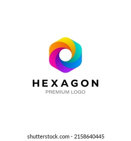 Modelo de diseño del logotipo de la esfera hexagonal de gradiente moderno 3D. Ilustración del vector