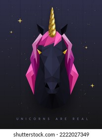 Papel polígono 3D cabeza unicornio con cuerno dorado sobre fondo negro. Ilustración del vector